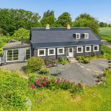 Nature Escape With Views Of Open Fields Snode